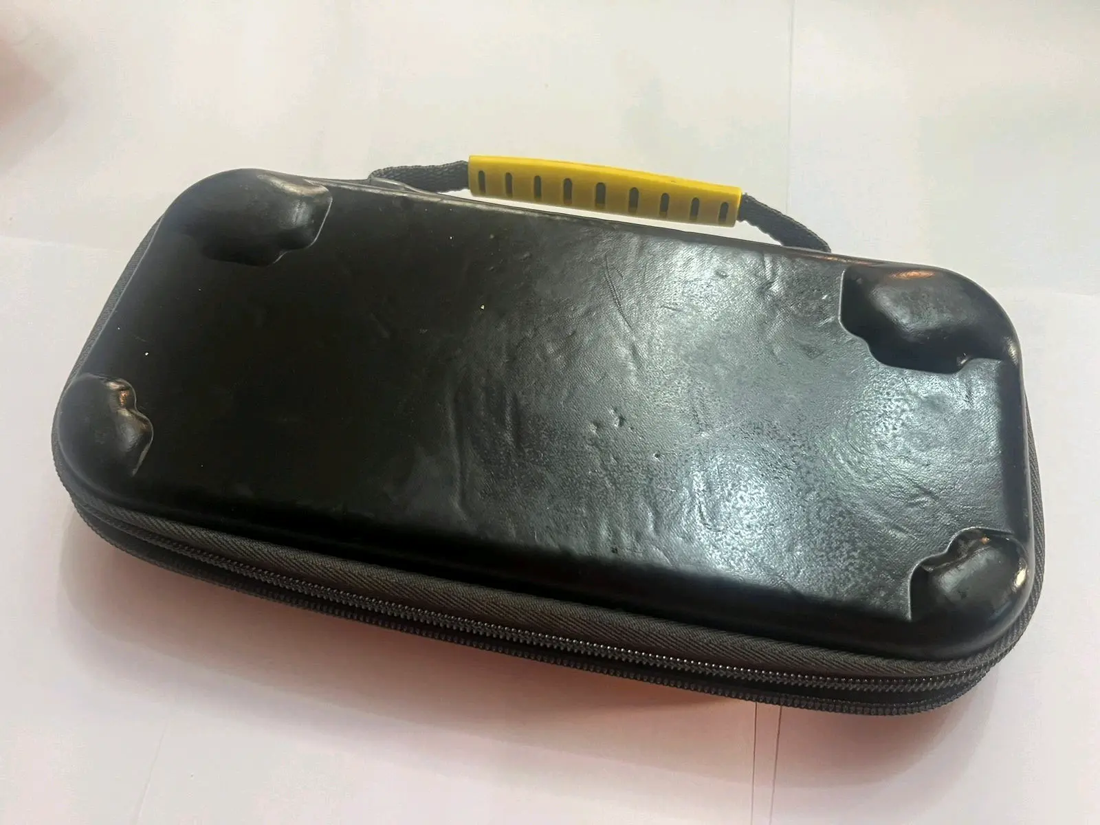 Estuche con diseño Pikachu - miniatura 4