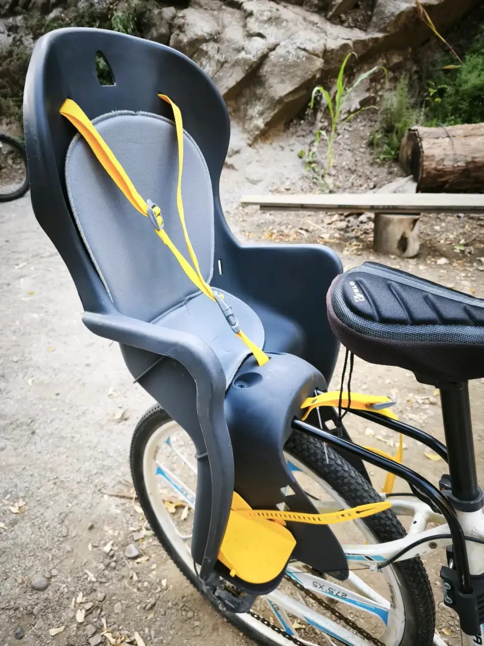 Silla de bebé para bicicleta - miniatura 1