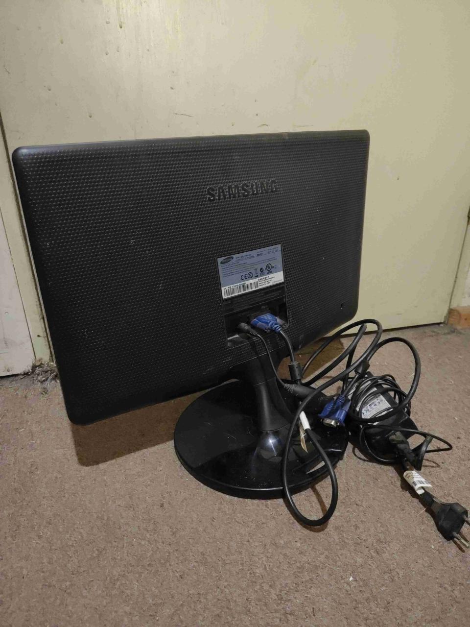 Monitor Samsung SyncMaster S19B300 - miniatura 2