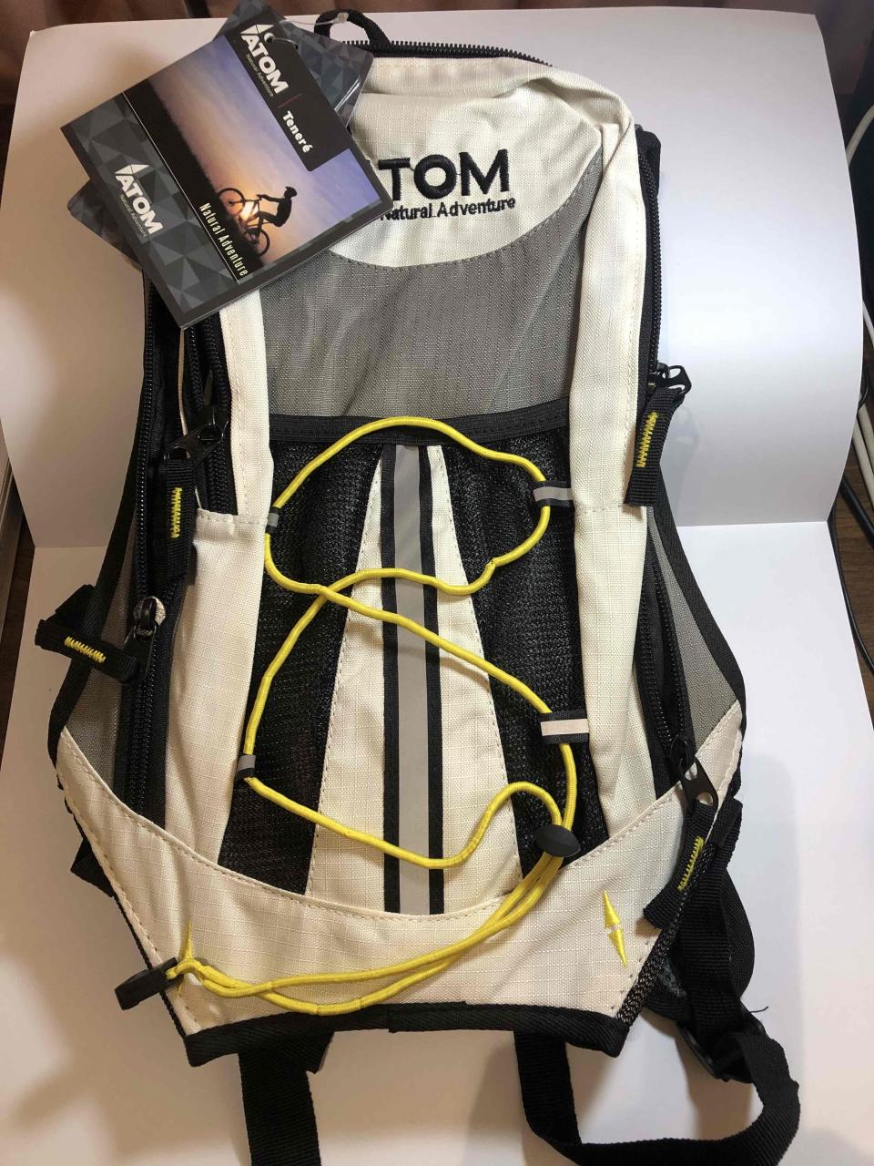 Mochila Atom outdoor blanca y negra - miniatura 1