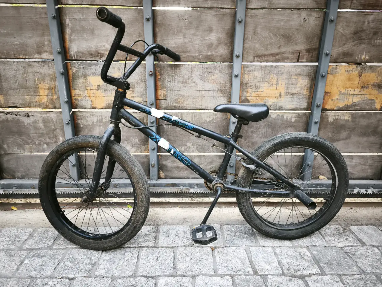 Bicicleta BMX negra usada - miniatura 1
