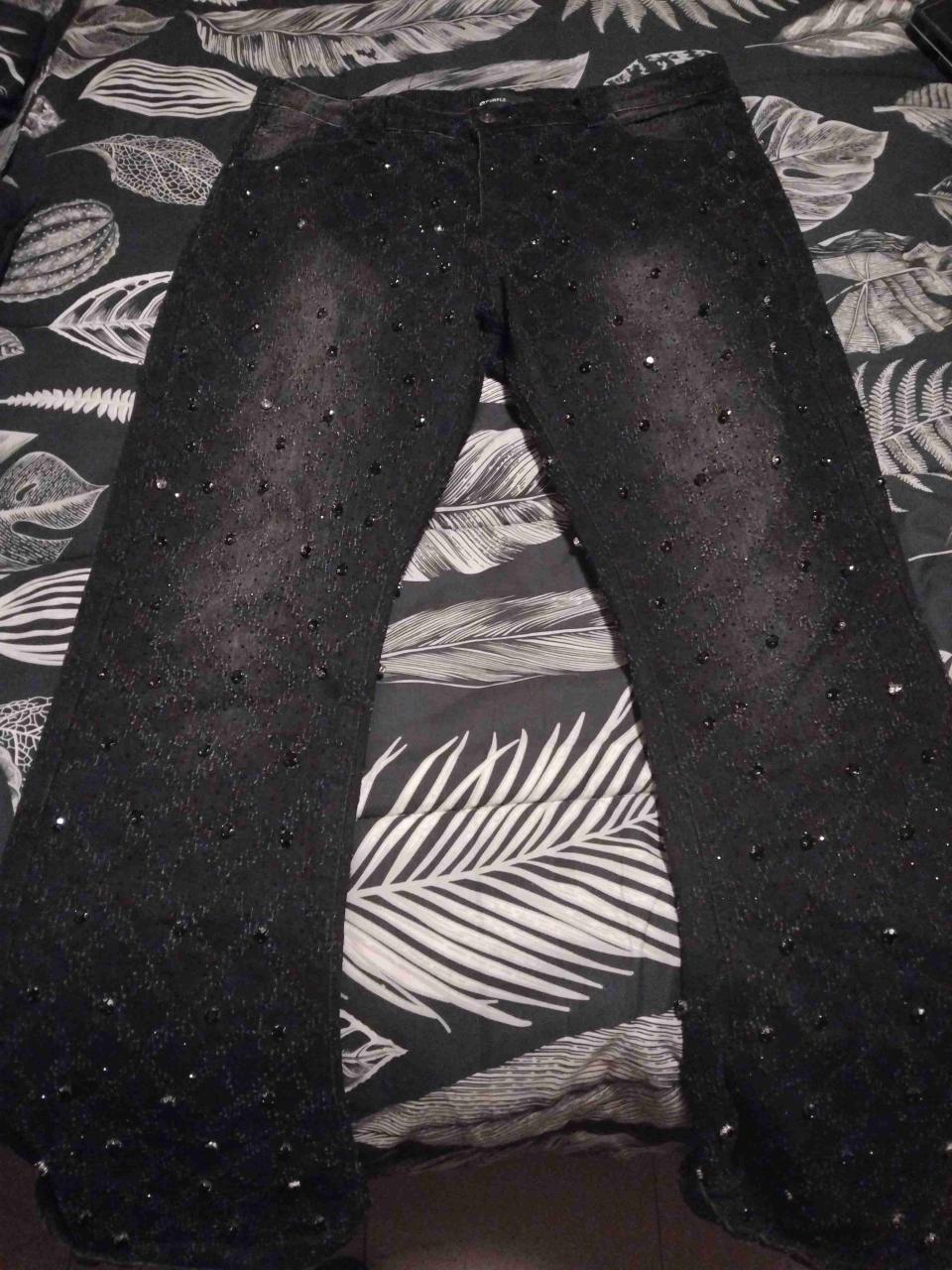 Jeans negros con detalles brillantes - miniatura 1