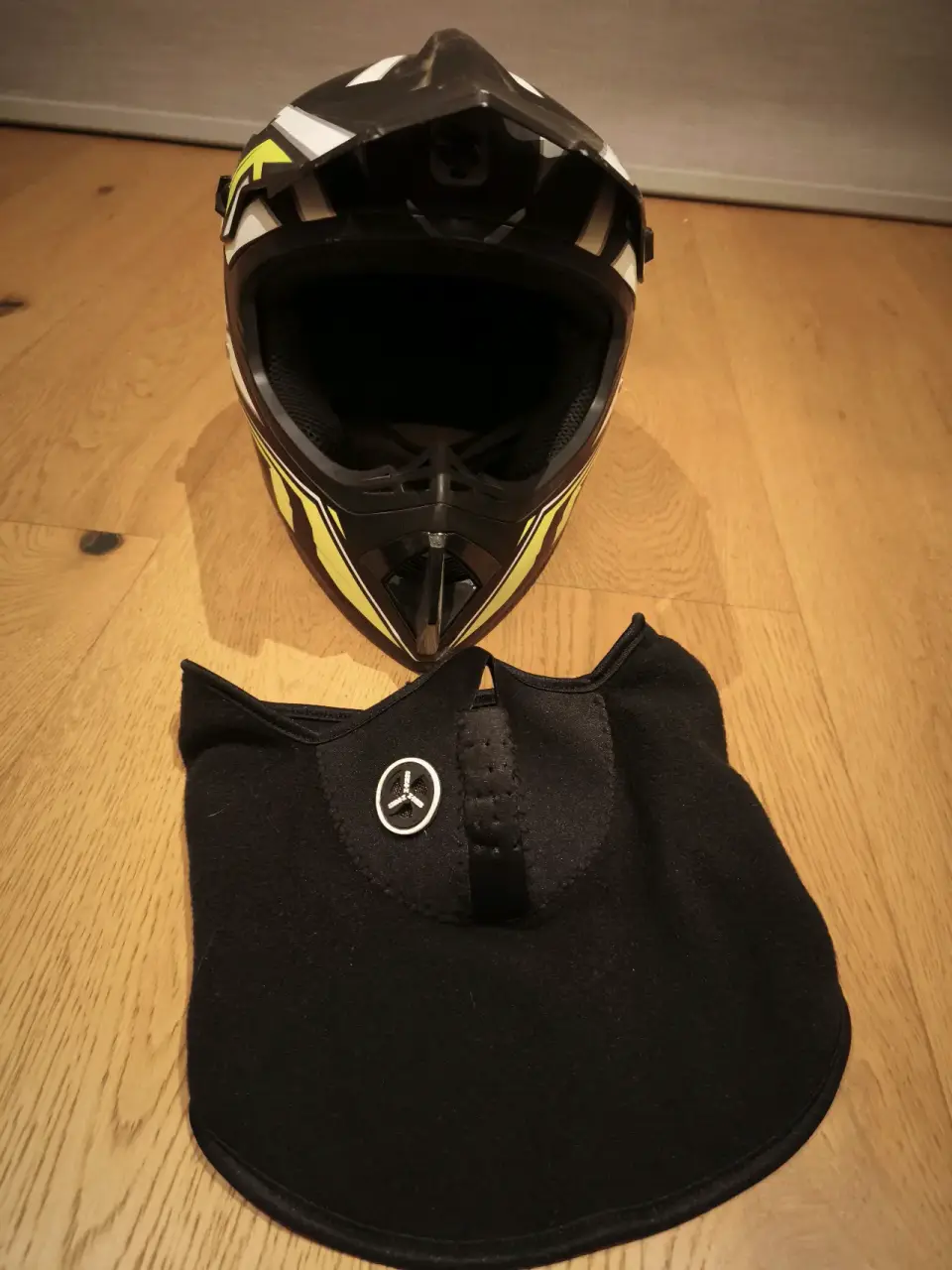Casco motocross negro y amarillo - miniatura 3