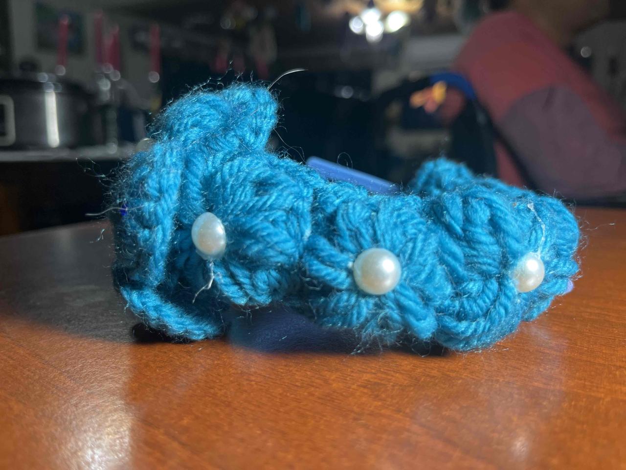Diadema azul con adornos - miniatura 3