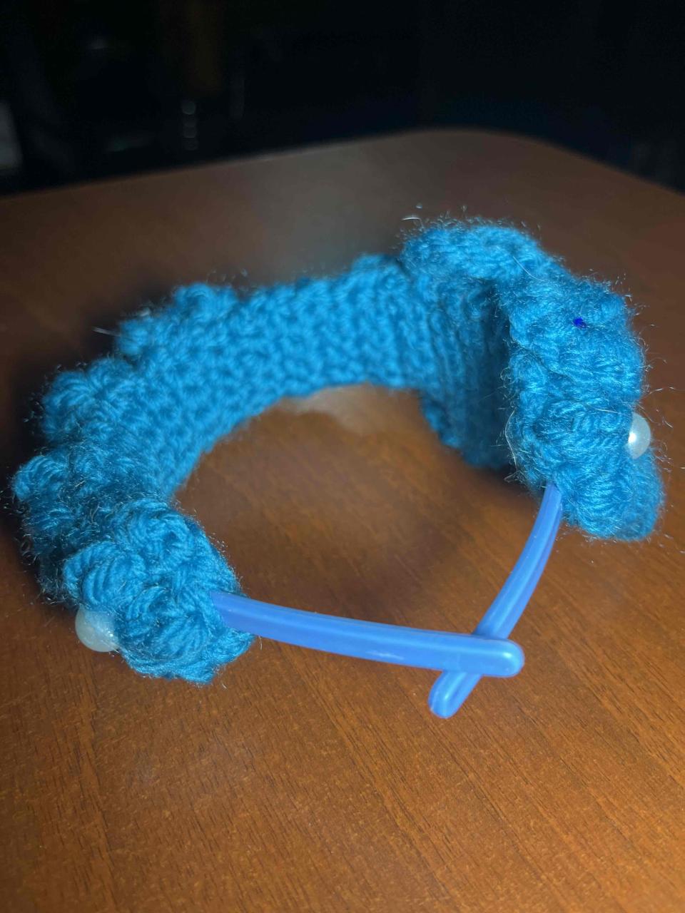Diadema azul con adornos - miniatura 5