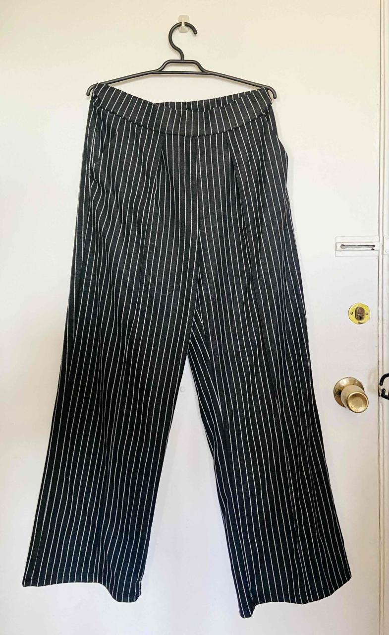 Pantalón a rayas negro