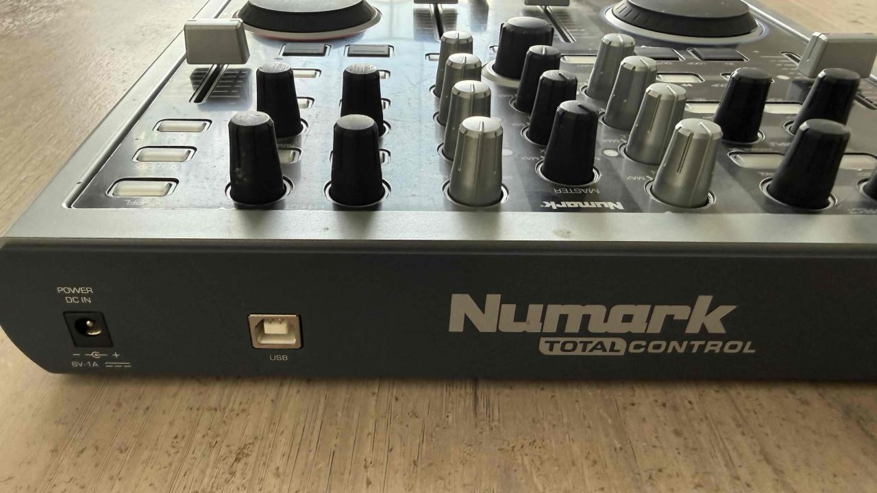 Controlador DJ Numark Total control - miniatura 4