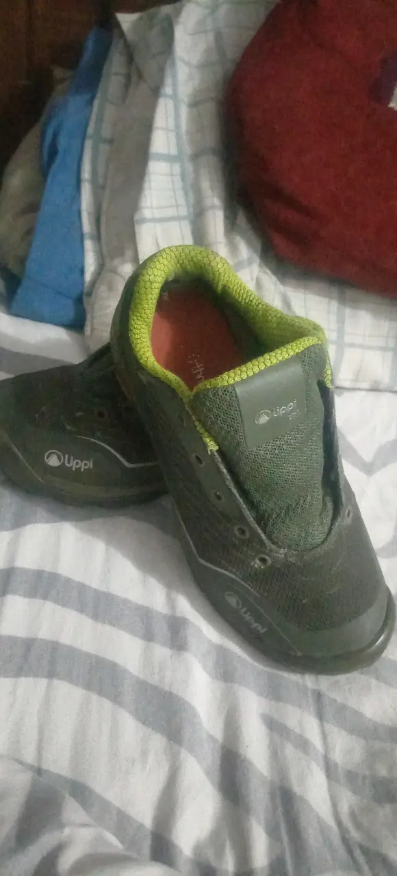 Botines negros con hebillas - miniatura 2