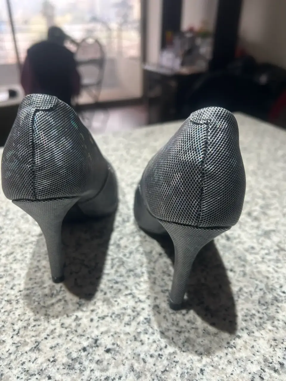 Tacones grises elegantes - miniatura 5