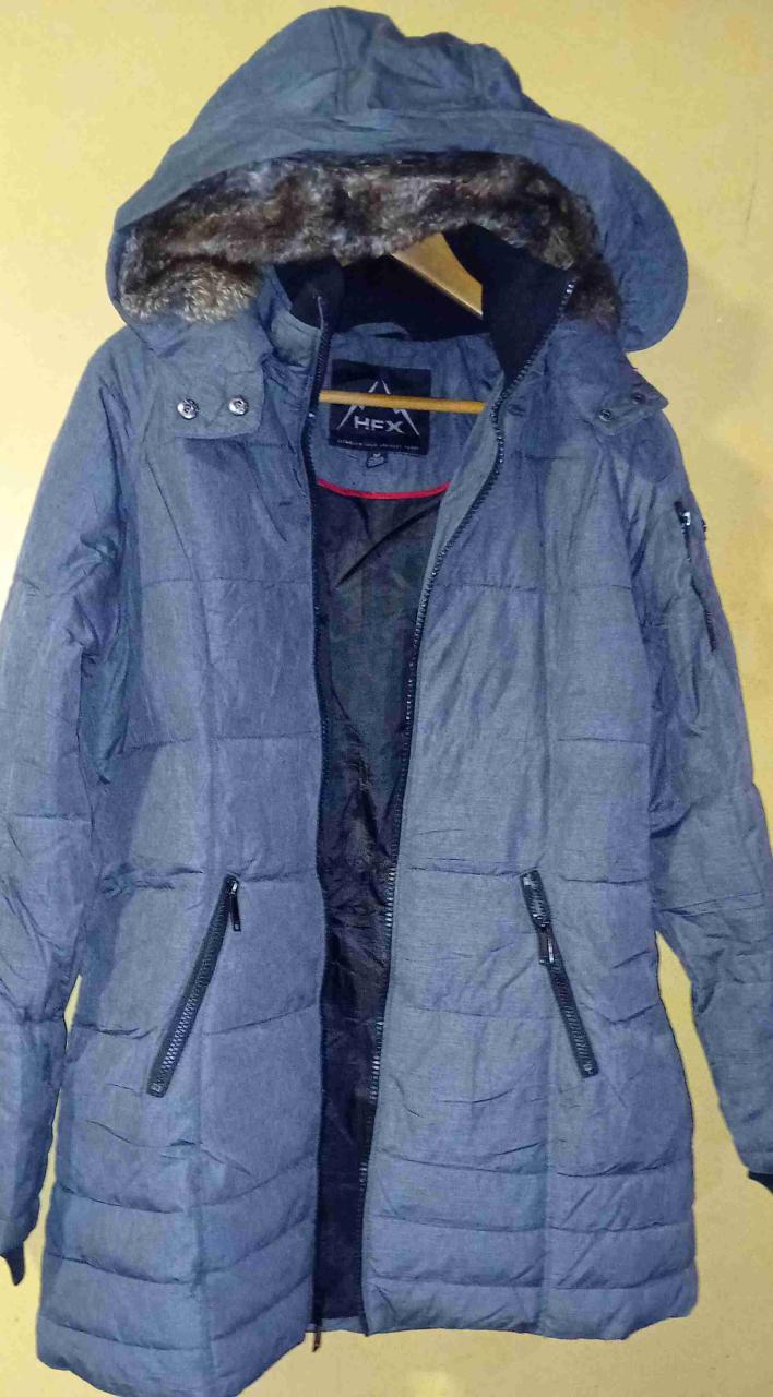 Parka azul con forro de piel