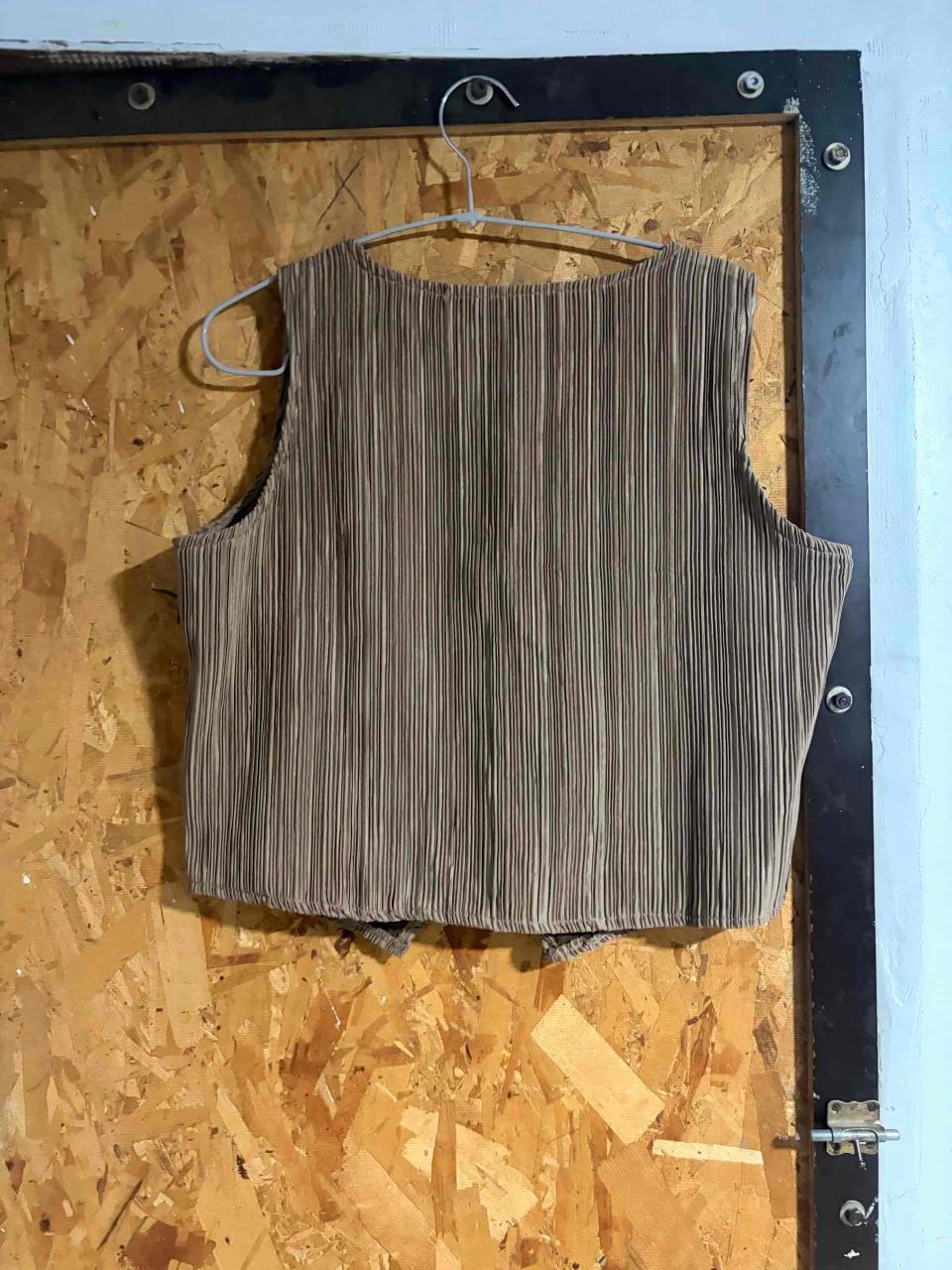 Gilet marrón plisado - miniatura 2