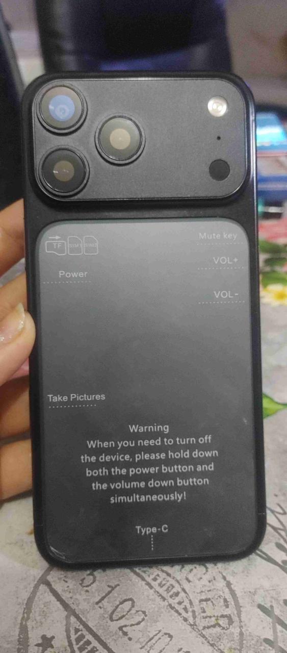 Teléfono inteligente triple camara - miniatura 1
