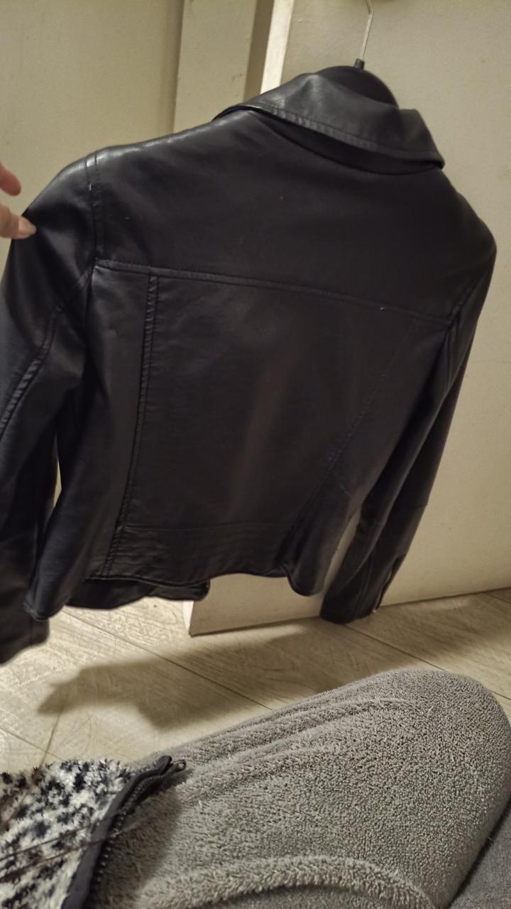 Chaqueta de ecocuero negra. - miniatura 2