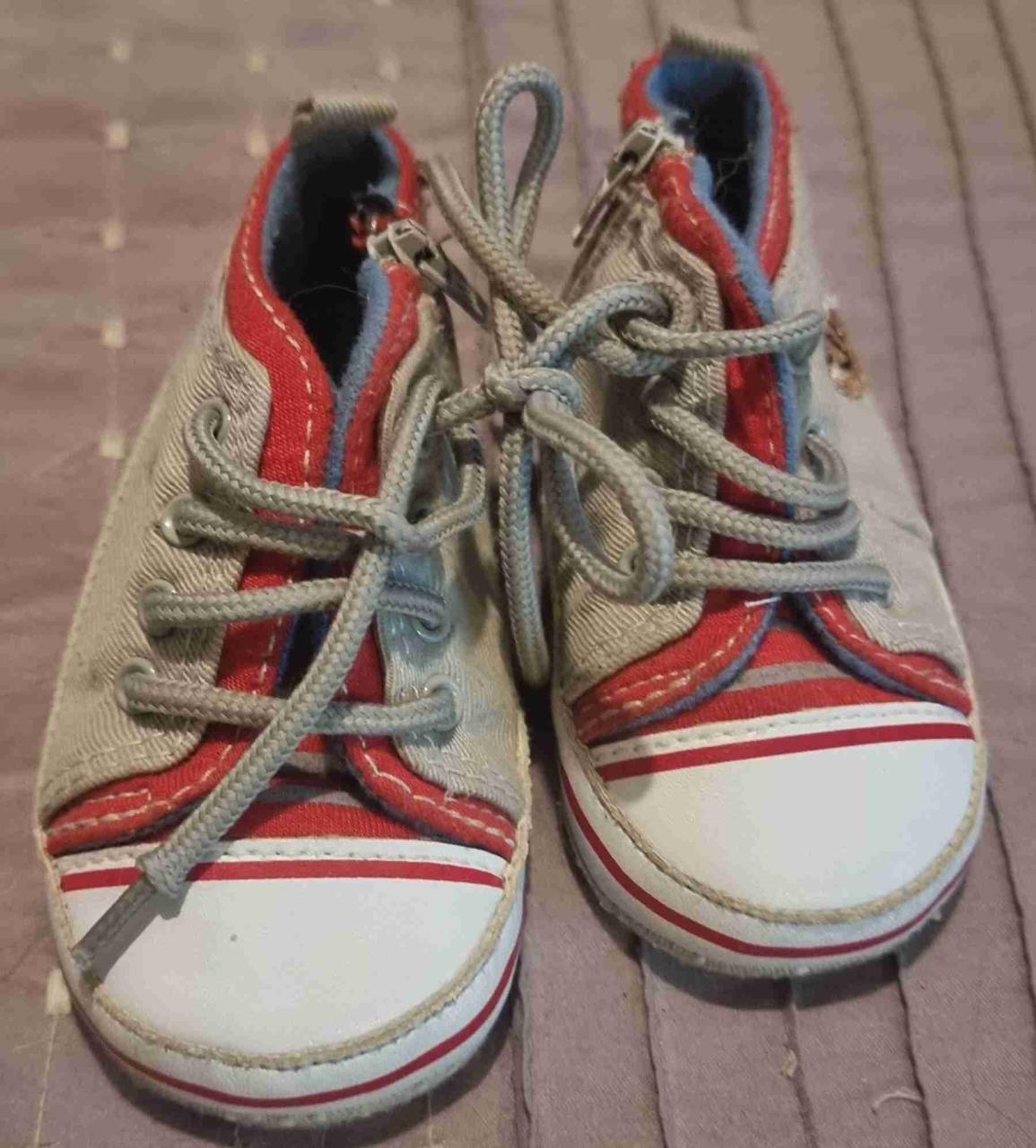 Zapatillas infantiles gris y rojo nro 17 - miniatura 1