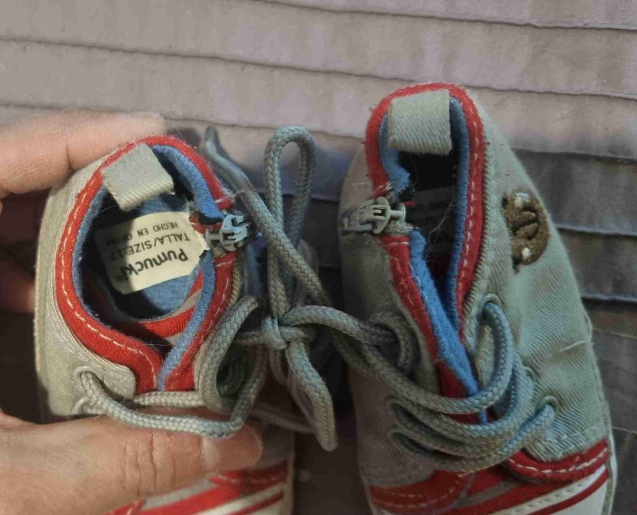 Zapatillas infantiles gris y rojo nro 17 - miniatura 4