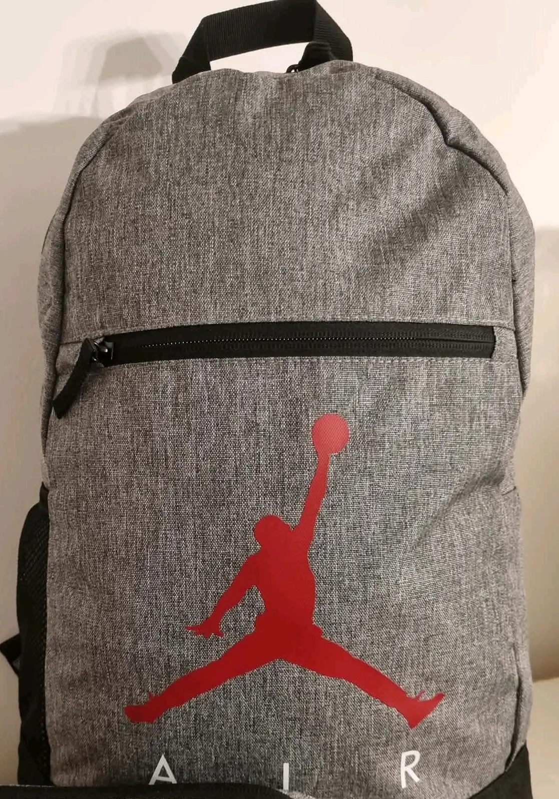 Mochila gris deportiva