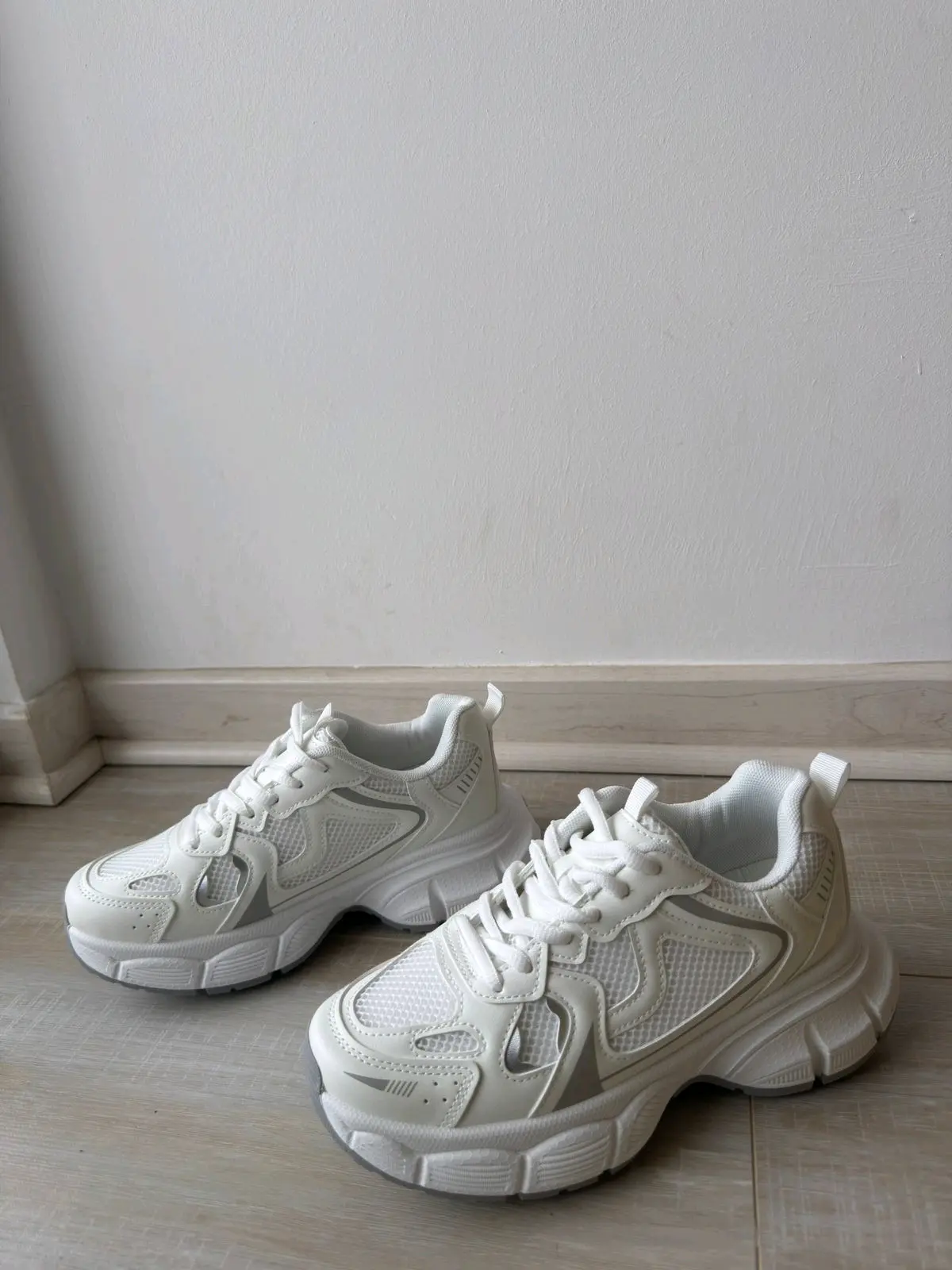 Zapatillas deportivas blancas urbanas 35 al 40 - miniatura 2