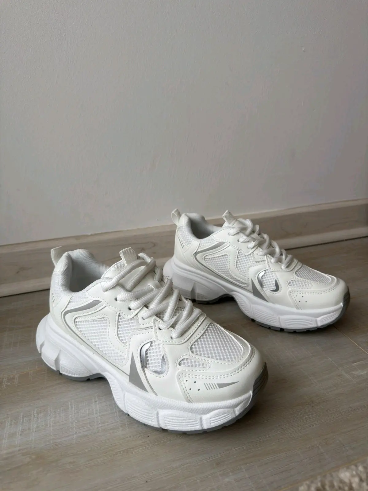 Zapatillas deportivas blancas urbanas 35 al 40 - miniatura 3