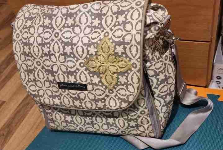 Bolso pañalero estampado gris marca Petunia - miniatura 2