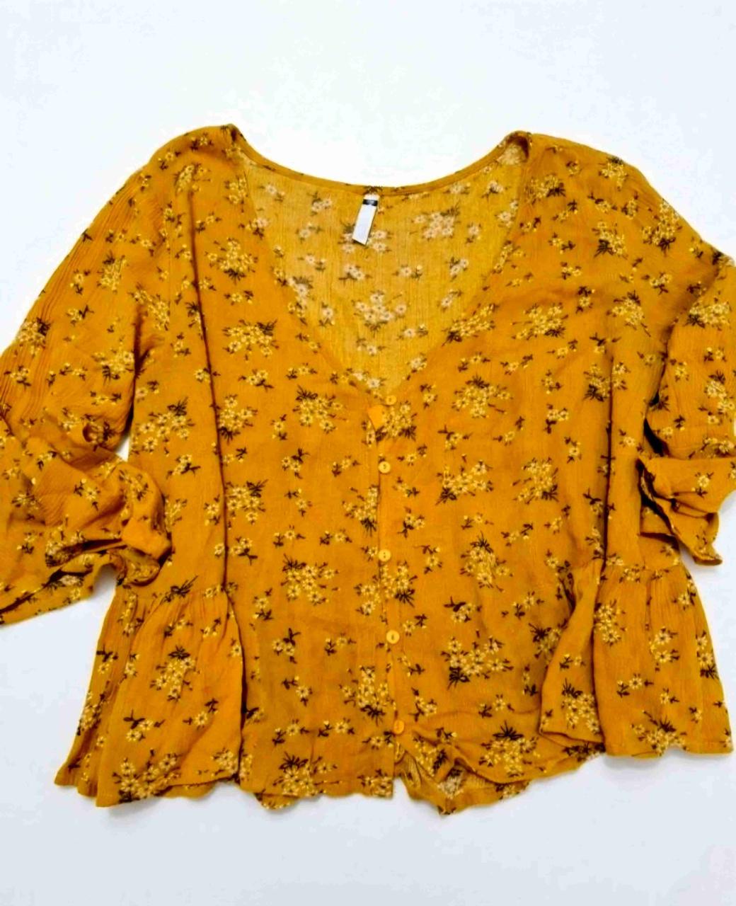 Blusa amarilla floreada Crop - miniatura 2