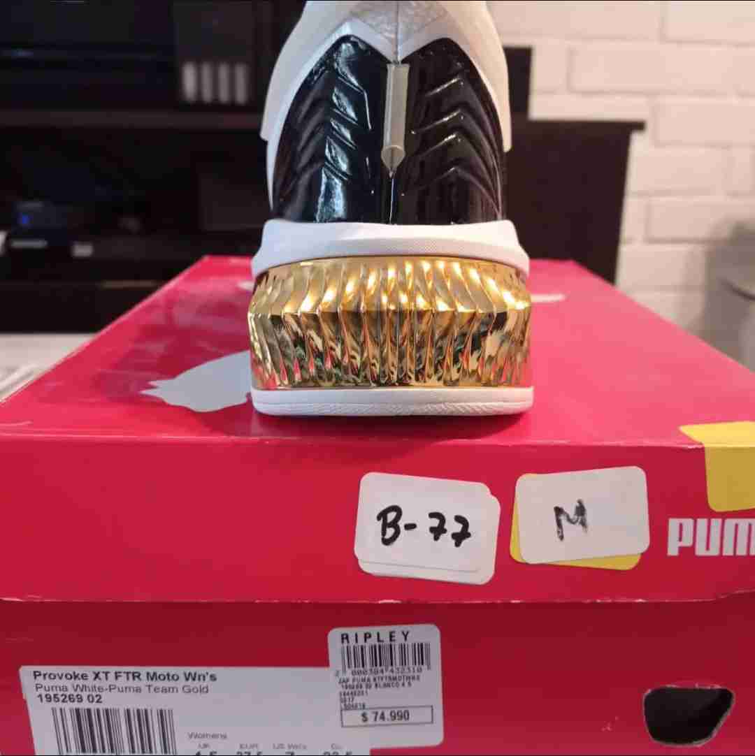 Zapatillas blancas con detalles dorados - miniatura 3