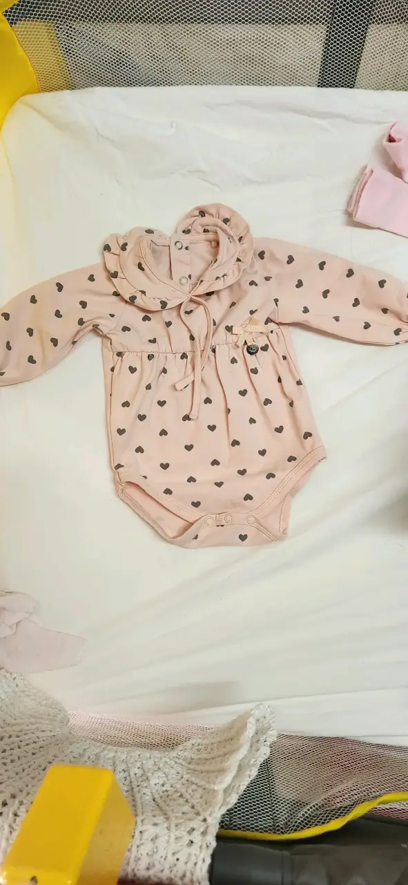 Pijama de bebé con puntos - miniatura 5