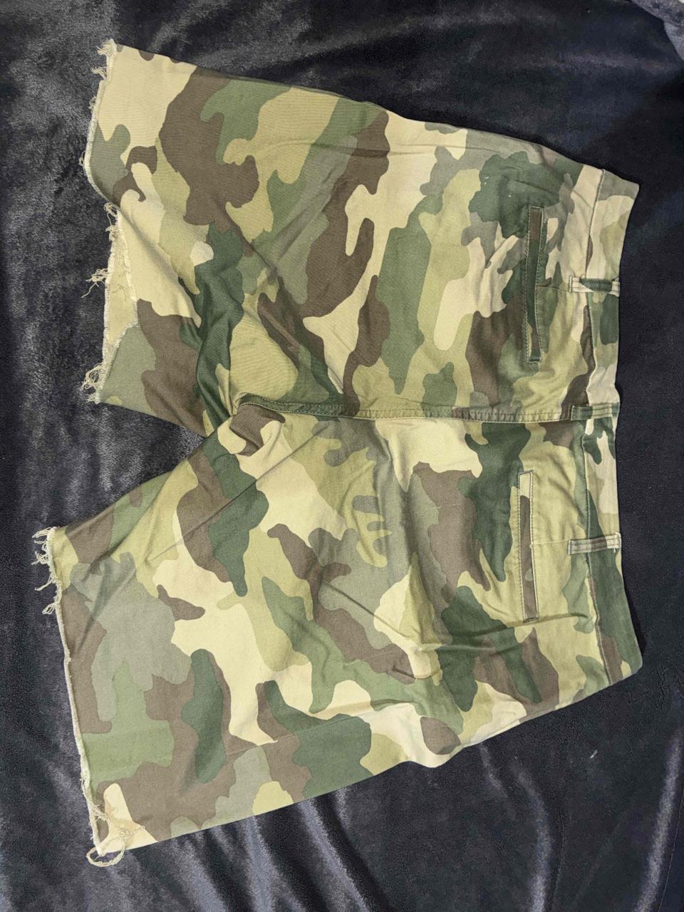 Shorts camuflados verde oliva hombre - miniatura 2