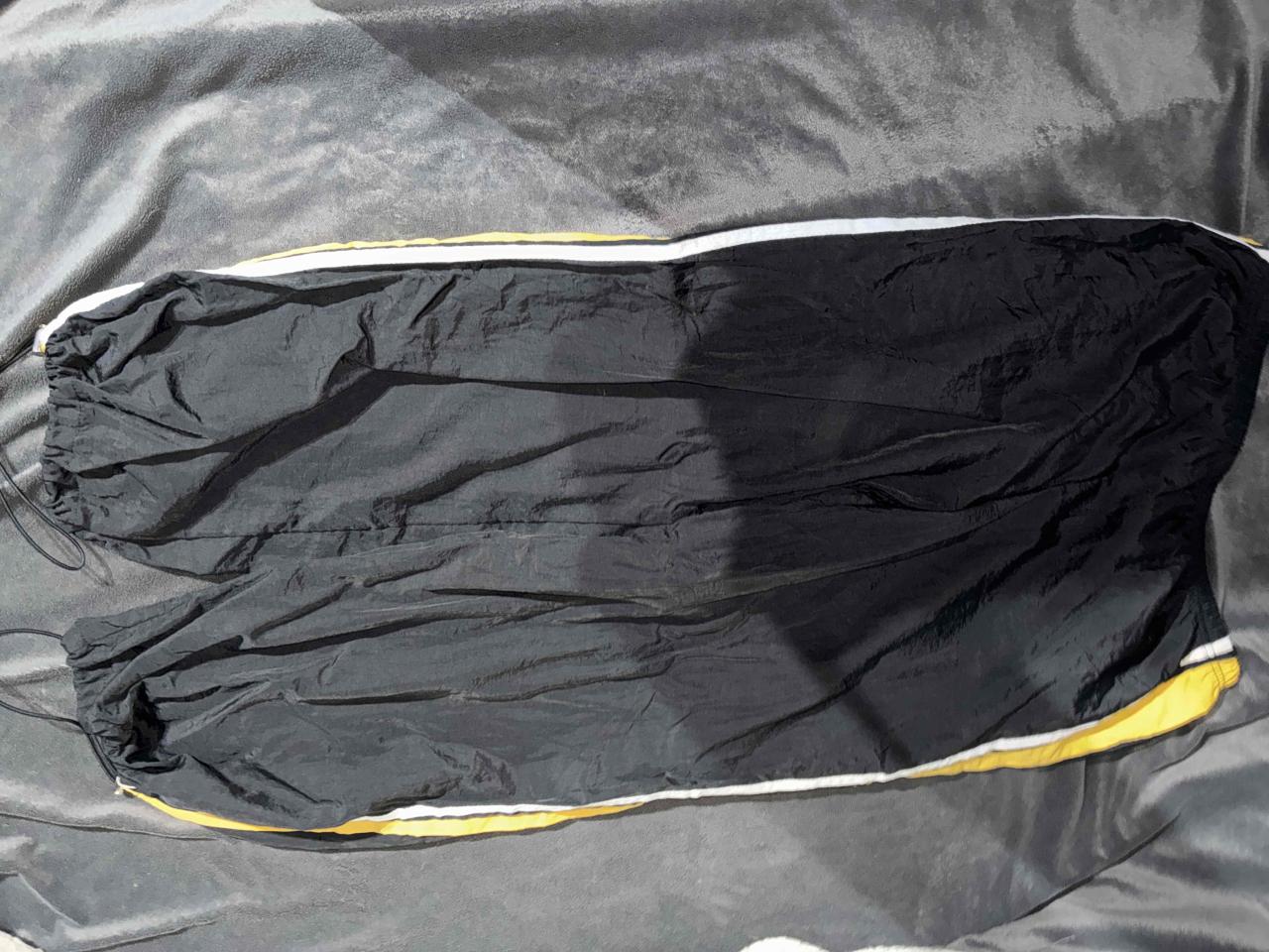 Pantalón deportivo cortaviento negro unisex shein - miniatura 2