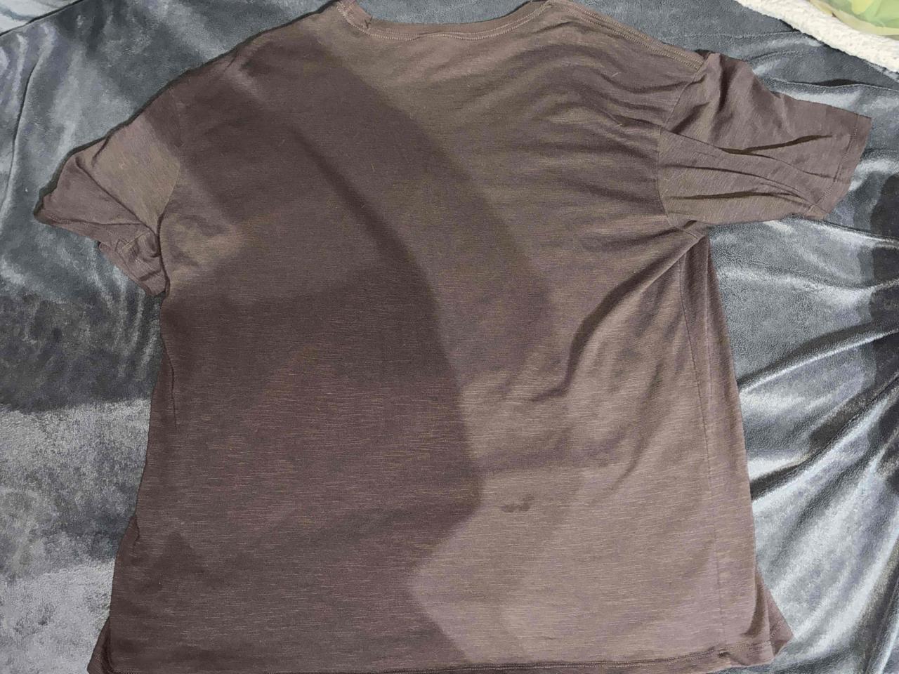 Polera marrón con bolsillo - miniatura 2