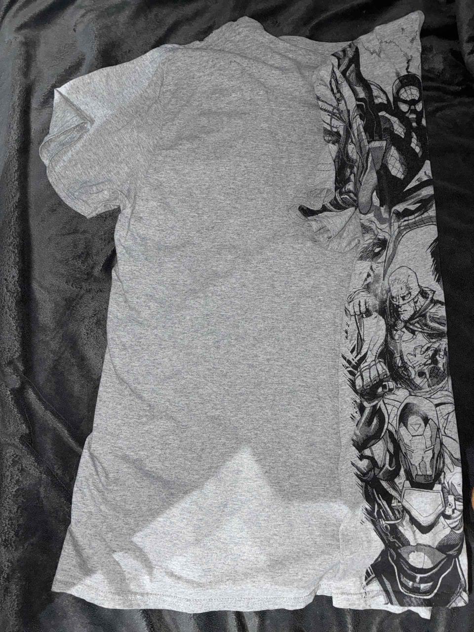 Polera gris Marvel estampada original - miniatura 3
