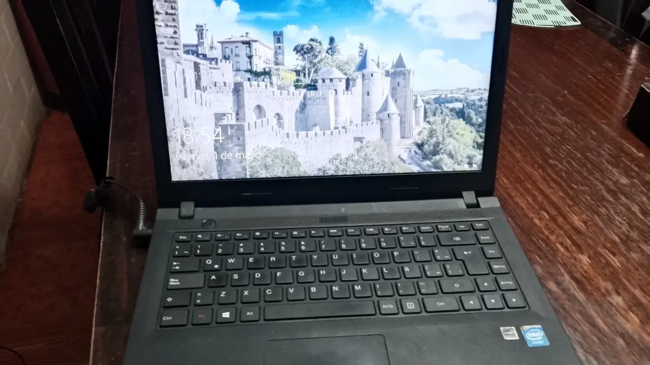Notebook Lenovo negro usado - miniatura 4