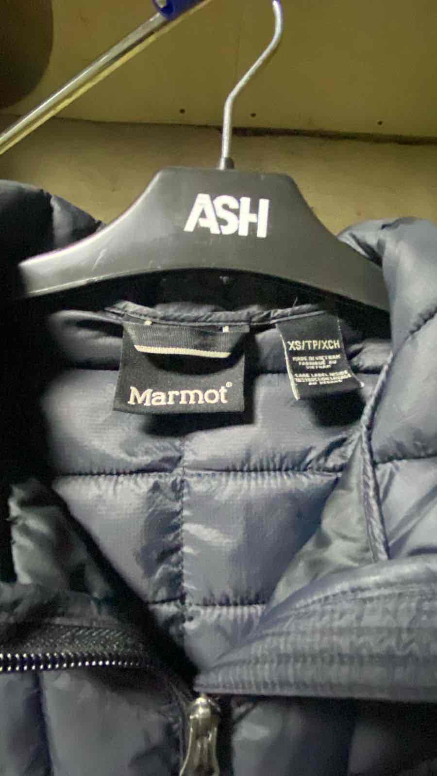 Chaqueta acolchada negra Marmot - miniatura 2