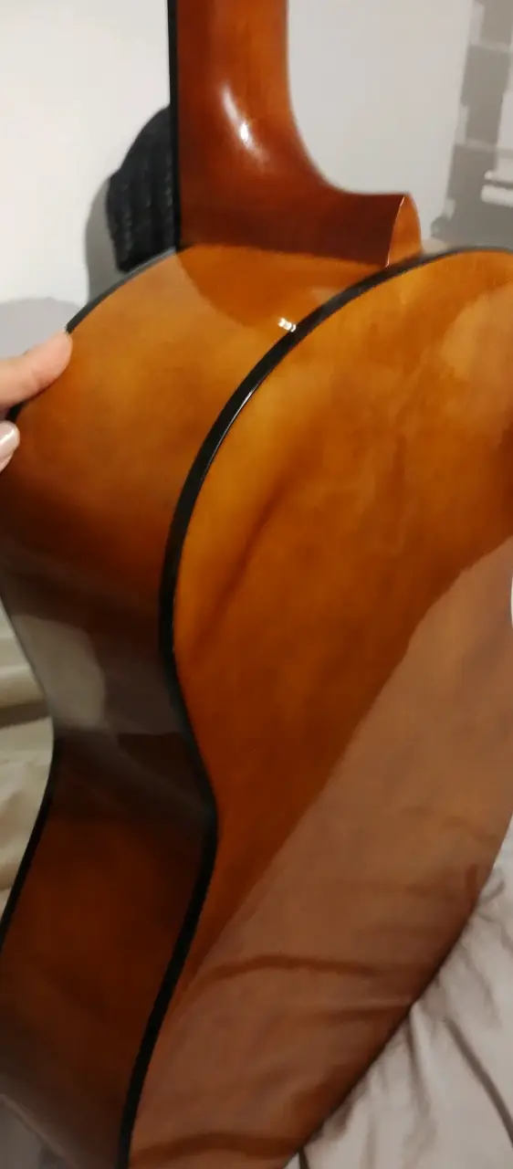Guitarra clásica de madera - miniatura 2