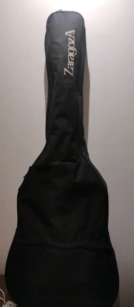Guitarra clásica de madera - miniatura 5
