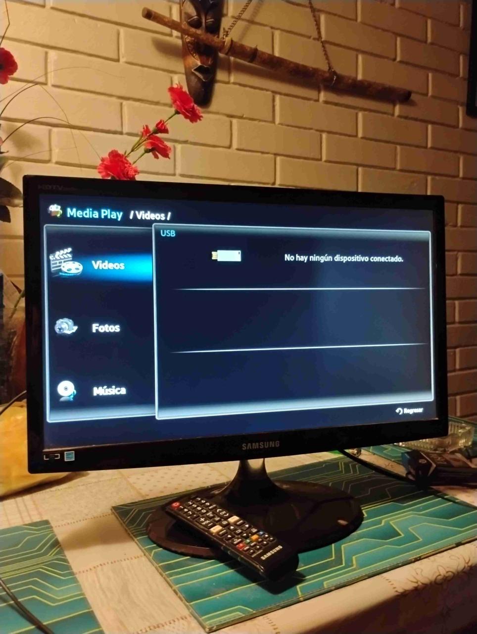 Monitor Samsung con control remoto - miniatura 1