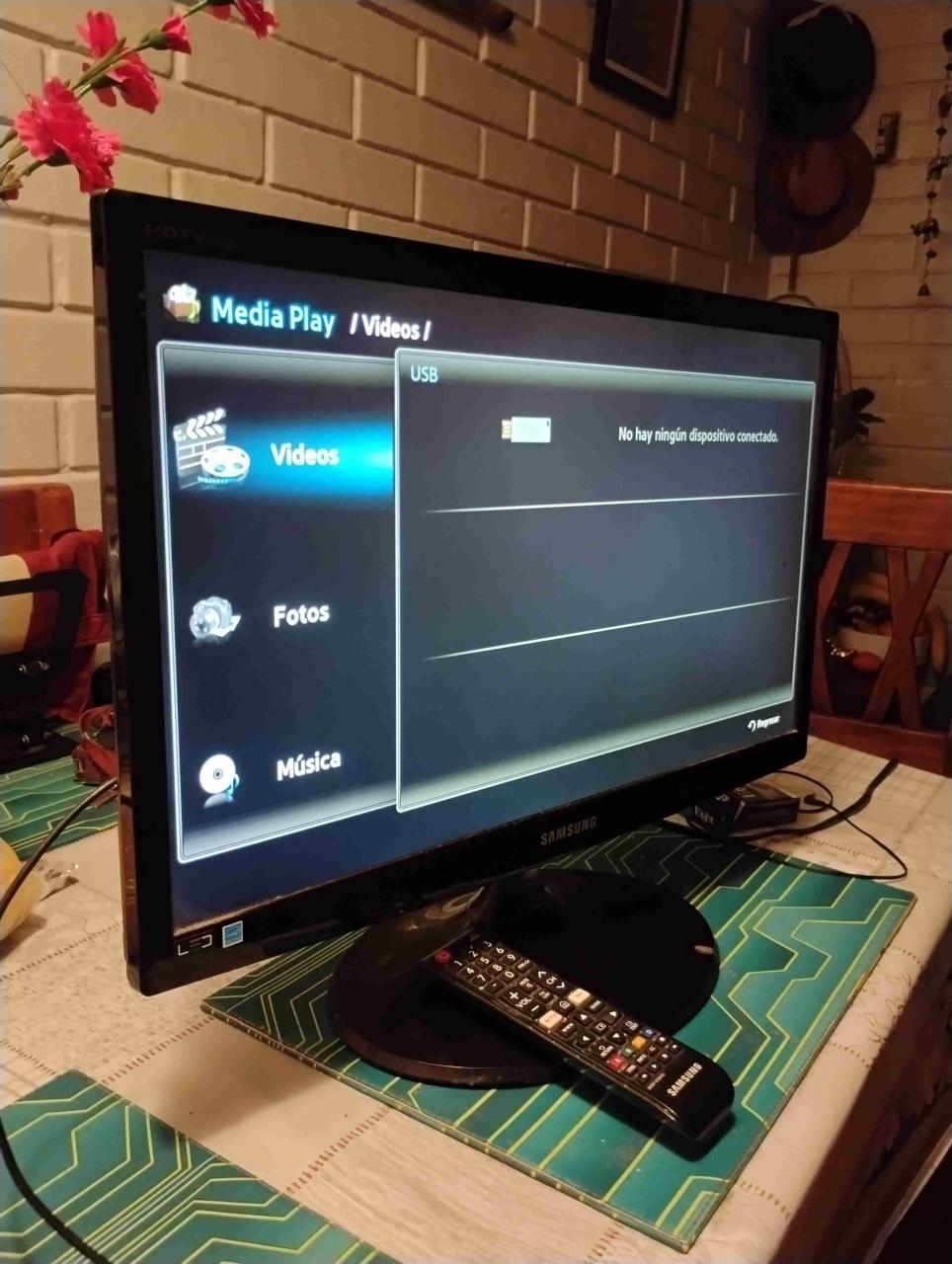 Monitor Samsung con control remoto - miniatura 2