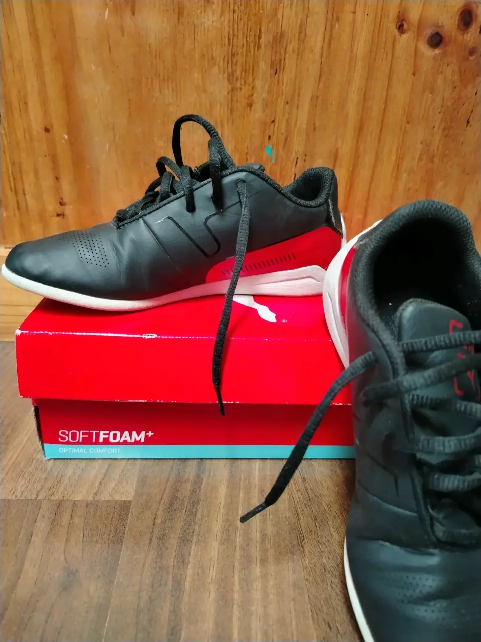 Zapatillas negras y rojas - miniatura 3