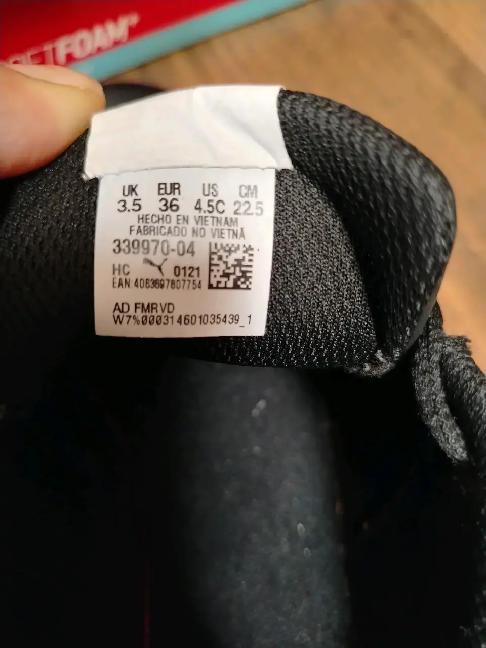 Zapatillas negras y rojas - miniatura 6
