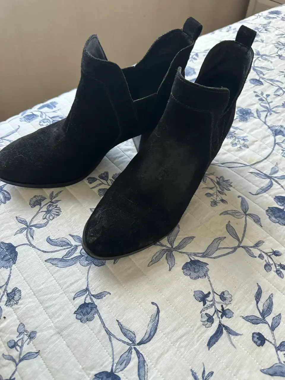 Botines negros de gamuza - miniatura 1