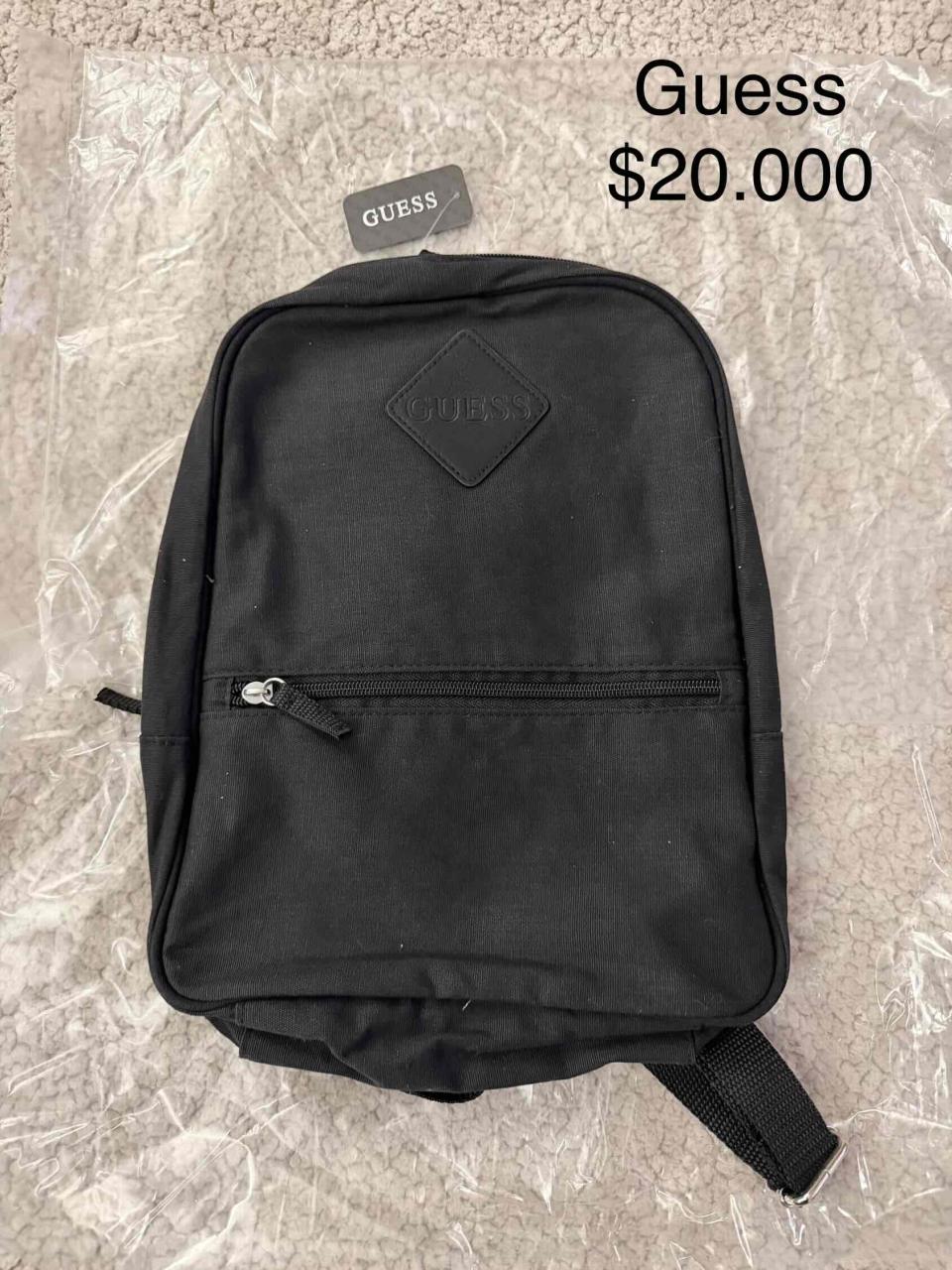 Mochila negra Guess nueva