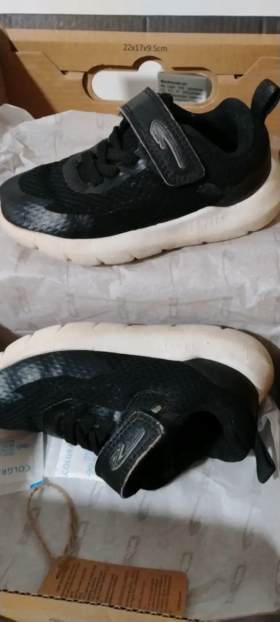 Zapatillas negras con velcro - miniatura 2