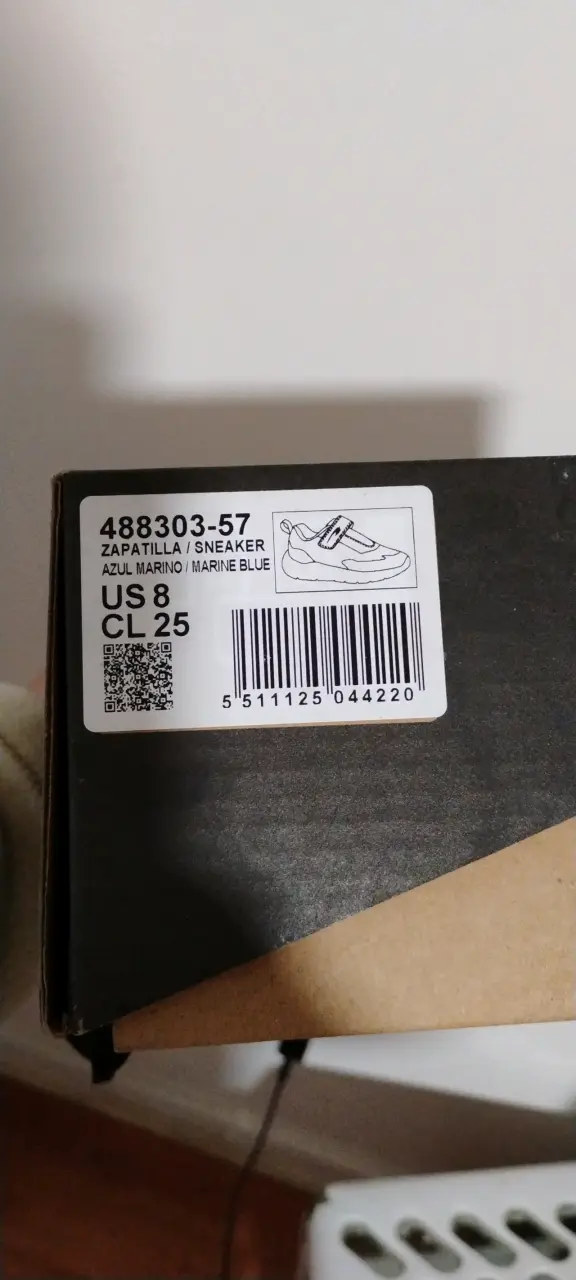 Zapatillas negras con velcro - miniatura 3