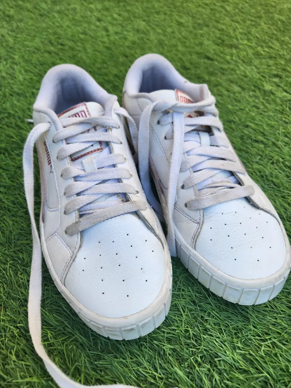 Zapatillas blancas deportivas - miniatura 2