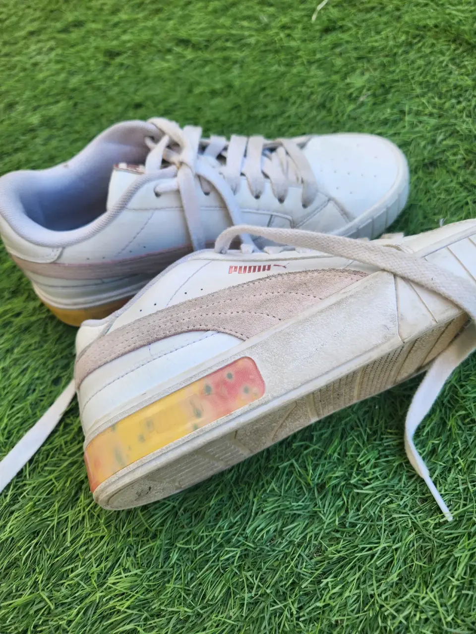 Zapatillas blancas deportivas - miniatura 3
