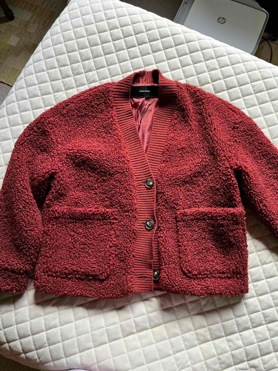 Cárdigan rojo texturizado