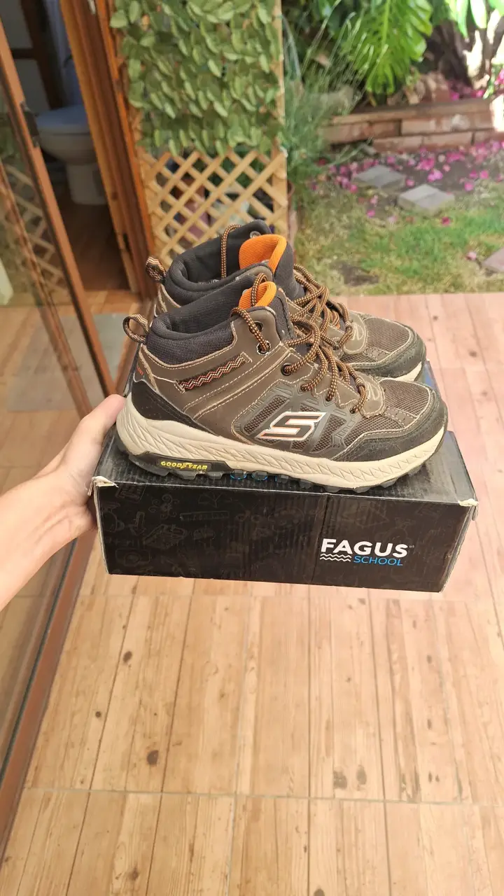 Zapatillas Skechers marrones