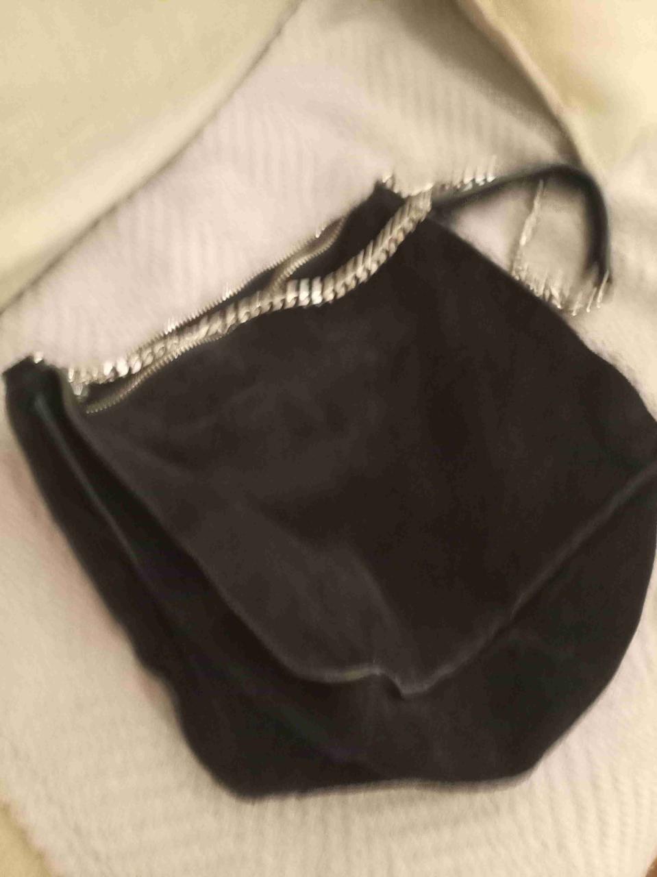 Cartera negra con cadena - miniatura 4