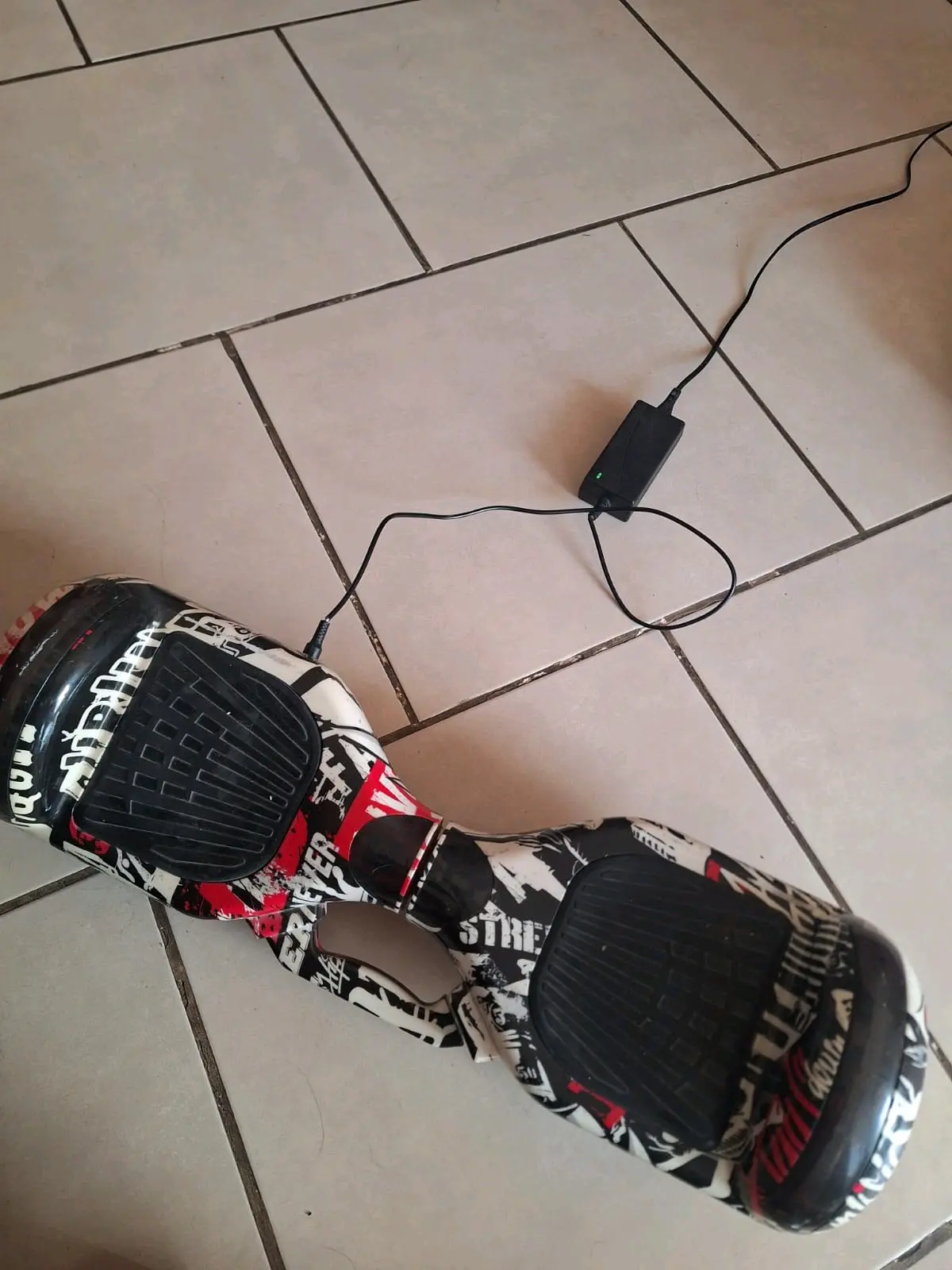 Hoverboard graffiti con cargador