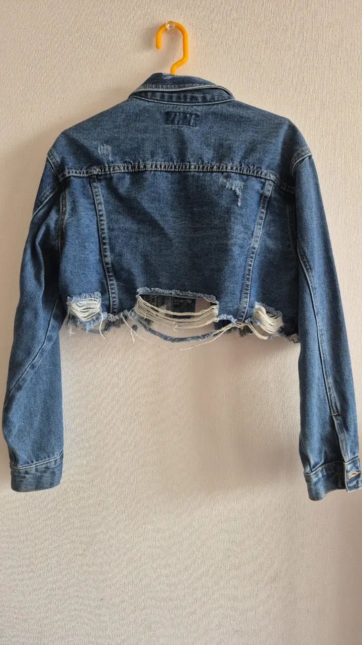 Chaqueta denim corta desgastada - miniatura 2