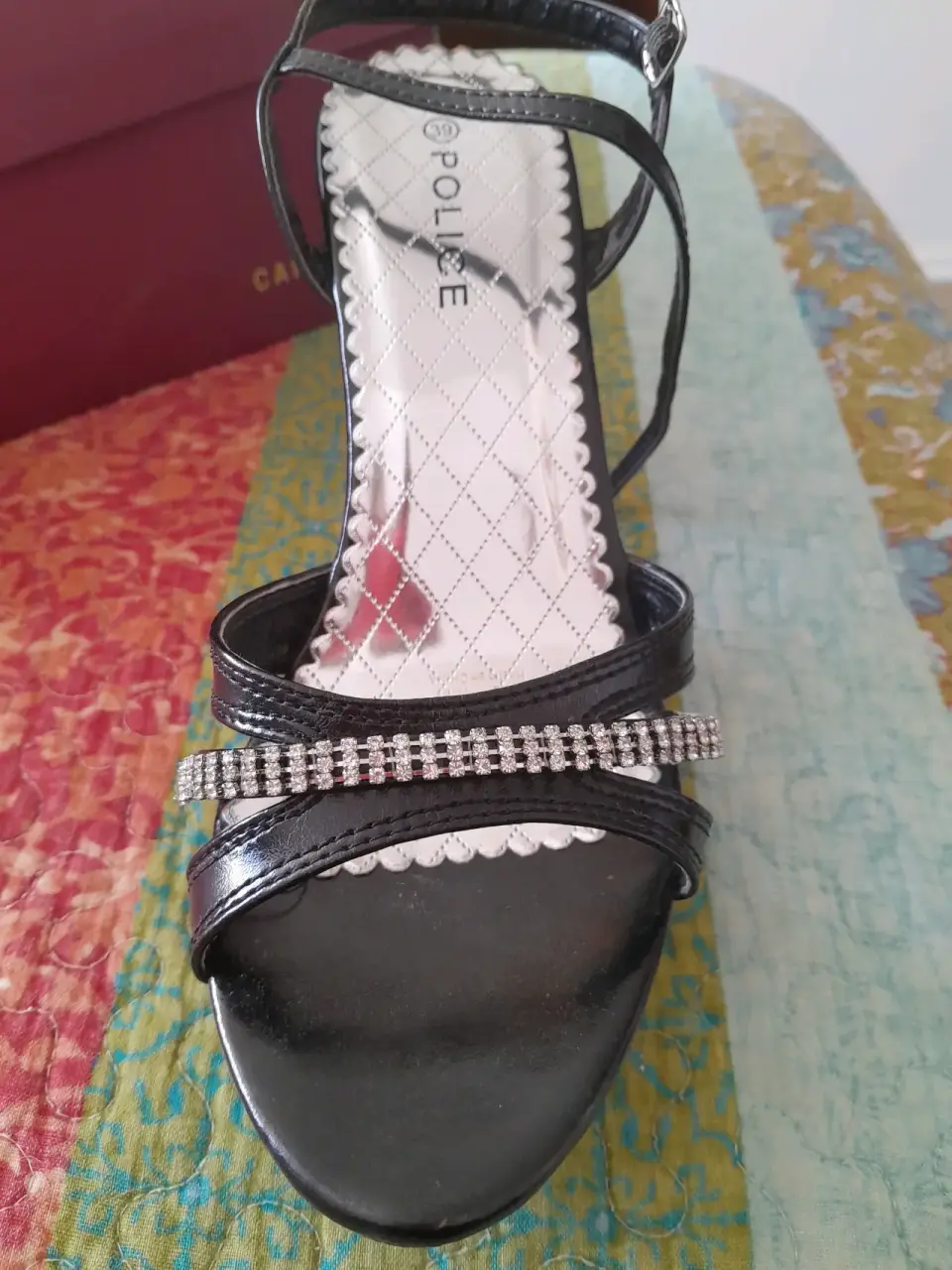 Tacones negros con detalles brillantes - miniatura 5